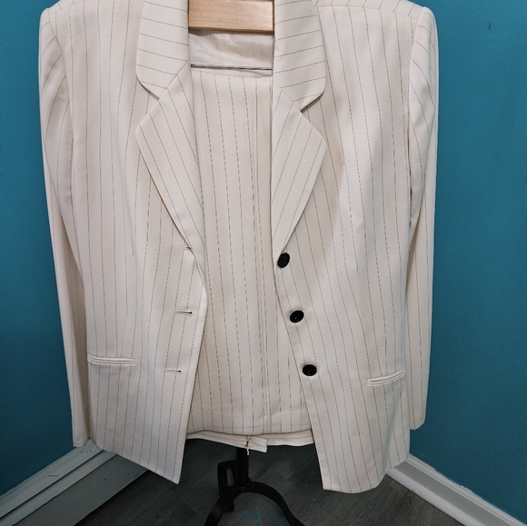 2pc Suits - Picture 4 of 4